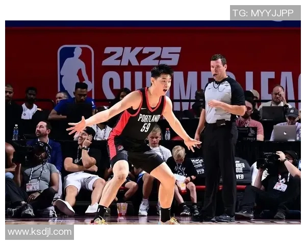 夏季联赛精彩对决76人勇士争锋相对展现年轻球员风采